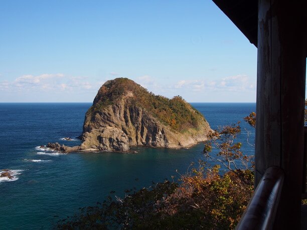 気軽に絶景 眼下に広がる積丹ブルーと宝島 黄金岬 Jtrip Smart Magazine 北海道